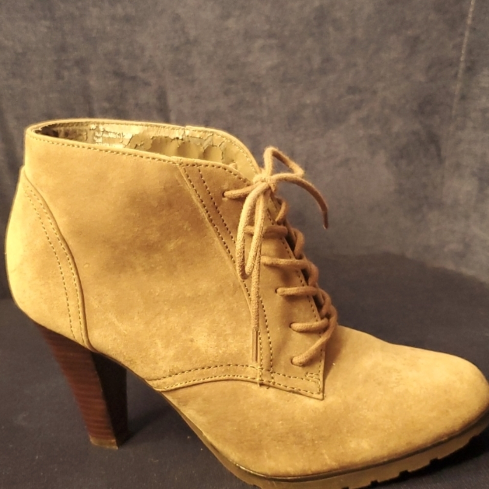 White Mountain Suede Leather Booties